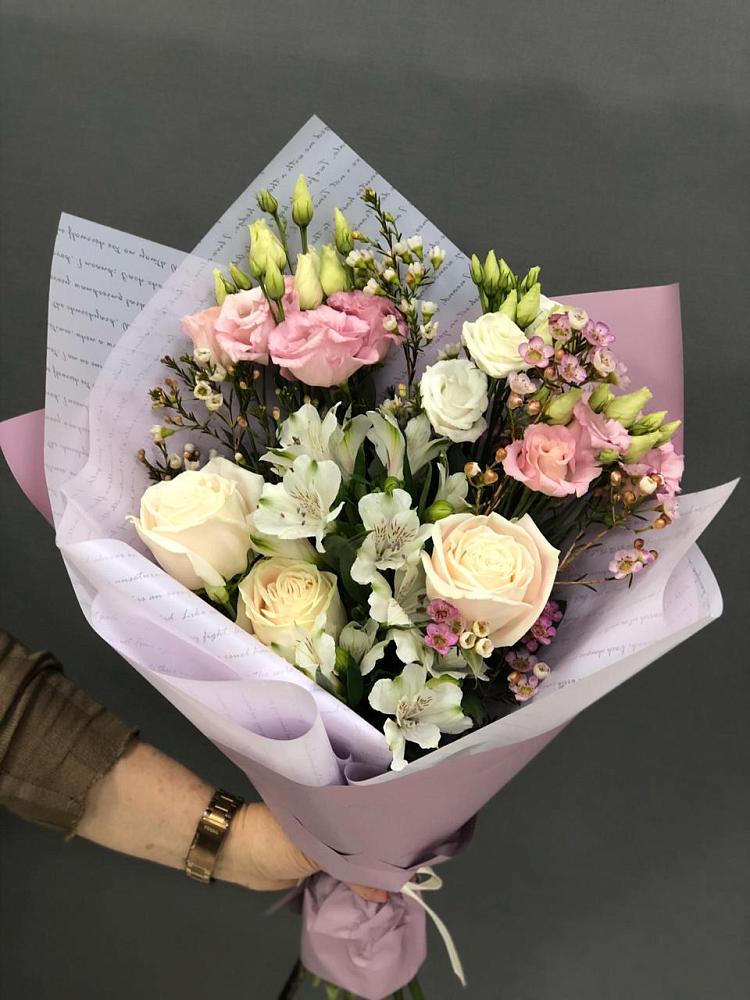 Букет цветов из: Альстромерии, Розы и Лизиантусы в Дубне Московская область