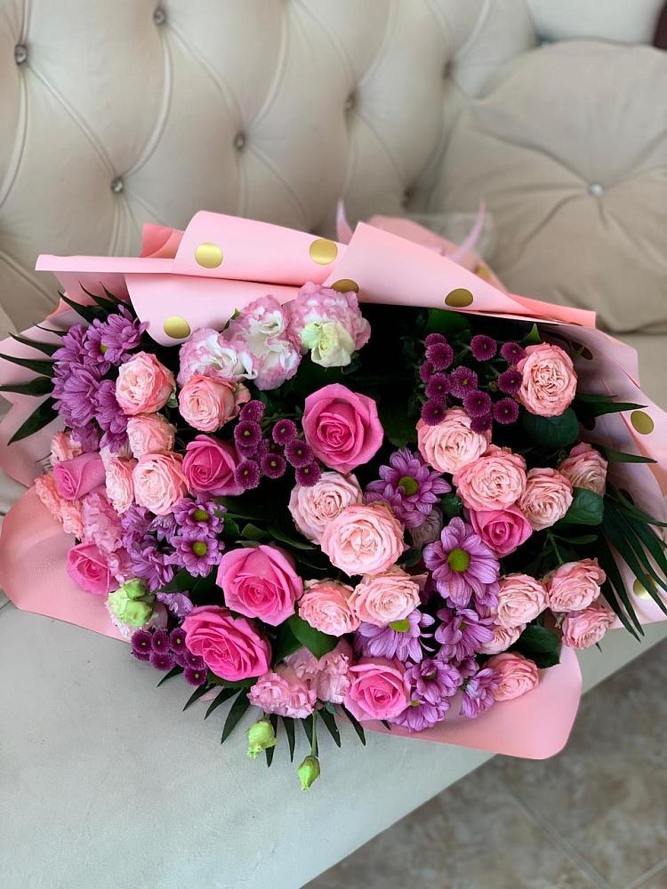 Букет цветов из: Хризантемы, Розы и Лизиантусы в Дубне Московская область