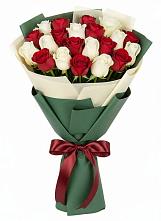 Букет Микс из красных и белых роз в Дубне Московская область