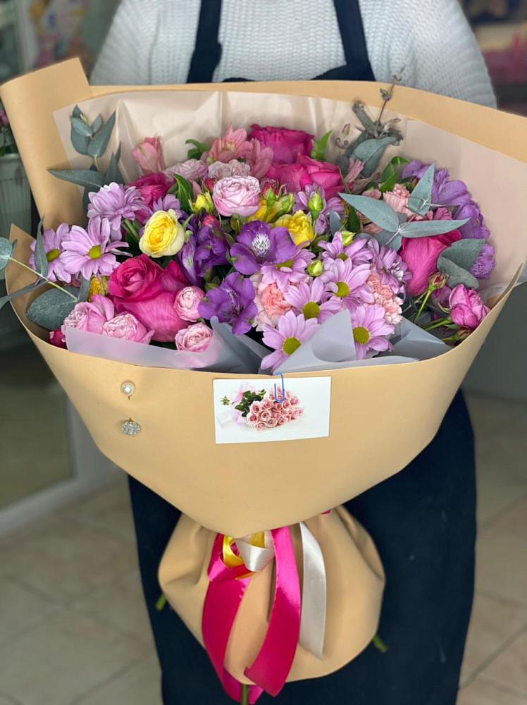 Букет цветов из: Хризантемы, Гвоздики и Альстромерии в Дубне Московская область