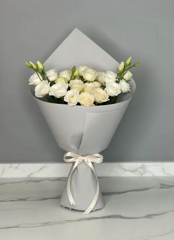 Букет цветов из: Розы и Лизиантусы в Дубне Московская область