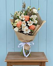 Букет цветов из:  Альстромерии, Лизиантусы, Розы и Хризантемы в Дубне Московская область