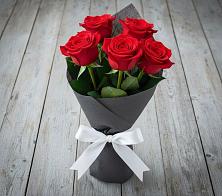 Букет 5 Красных роз Эдлесс Лав в Дубне Московская область
