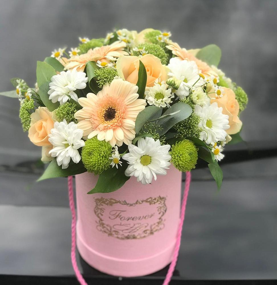 Цветочная композиция из Розы, Герберы и Хризантемы в шляпной коробке в Дубне Московская область