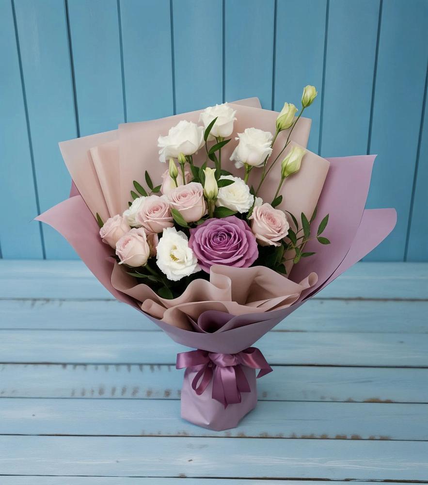 Букет цветов из: Розы и Лизиантусы в Дубне Московская область